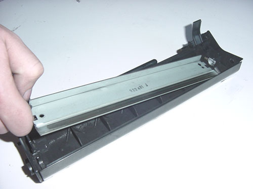 Założenie listwy czyszczącej Wiper blade i pokrycie jej płynem lubrifikacyjnym - HP LJ 5L