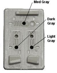 Zdejmujemy etykietę z oznaczeniami kartridża HP 100 i powoli aplikujemy atrament do kolejnych otworów med gray dark light