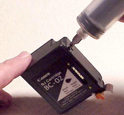 Napełnianie kartridża za pomocą strzykawki - Canon BC-02